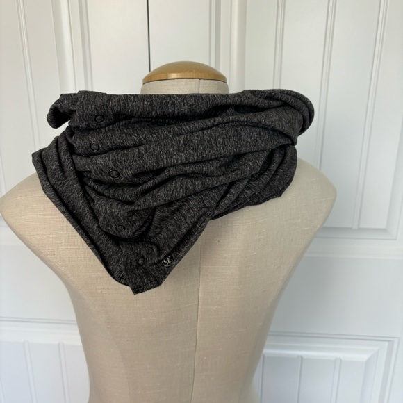 🍁50% Off Sale 🍁 Lululemon Vinyasa Scarf Grey - Picture 5 of 8
